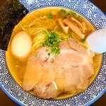 地鶏ラーメン 美山家 - 中華そば（770円）＋味玉（110円）