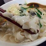 中華料理 興隆 - 麺のアップ