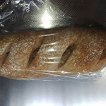 ブーランジェリー ヴィー - ソーセージパン(ハード)