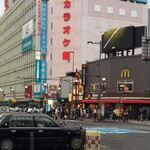 Makudonarudo - 大宮駅と「大宮高島屋」の間に、大きなマクドナルドのビルが出てきました。