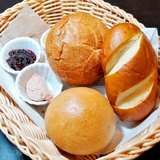 大人気のドイツパン。特に女性から好評価の商品です。