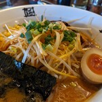 おおぎやラーメン - 味玉・ネギ・海苔が…