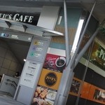 ピアーズ カフェ - 『 表参道駅 』 B３出口を出て、すぐ左に曲がった所に ”お店の入口” があります。
             