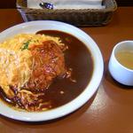 ランチタイムのオムライス（950円）の大盛り（＋200円）。