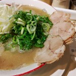 博多・薬院 八ちゃんラーメン - チャーシュー3枚