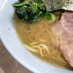横濱ラーメン あさが家 - 旨味の強い豚骨スープ。