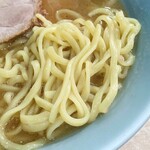 横濱ラーメン あさが家 - 酒井の麺はモッチリとした食感。