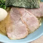 横濱ラーメン あさが家 - チャーシューはデフォで2枚。