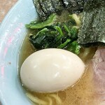 横濱ラーメン あさが家 - ほうれん草＆味玉。