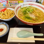 桂川パーキングエリア（上り線）スナックコーナー - 京都味噌ラーメンと焼飯セット