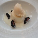 ビストロ　ボンチーノ - デザート（バニラアイスとババロア）