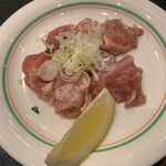 焼肉 鶯谷園 - 鶏モモ　660円