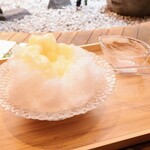 甘味や 澤田商店 - 白桃…８３０円(桃ピューレをかけて)