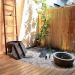 甘味や 澤田商店 - 中庭のお席