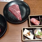 国産牛焼肉食べ放題 肉匠坂井 - 大判極カルビ、熟成厚切りみすじ、肉寿司