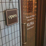 KURA - ビル2階にある入り口