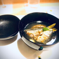 うを徳 - ◎お椀　天然あゆ（飛騨高山）、賀茂茄子、新銀杏
                      カツオと蓼酢の風味がよい