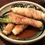 金町製麺 - '12/10/26 九条ネギの豚バラ巻き焼き（380円）