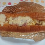 焼きたてパン工房 - 料理写真:ポテトベーコンドッグ¥165-