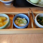 とんかつ とんQ - 口を休ませてくれる香の物