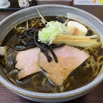 らぁめんや - くろらぁめん　680円税込