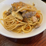 TRATTORIA ROMANO - ぶりと大根、きのこ、フレッシュトマトのペペロンチーノスパゲッティ
      取り分け後だが量は充分