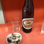 海神亭 - 料理写真:ビール大瓶とお通しのチャーシュー