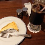 ブックカフェ 羽月 - チーズケーキドリンクセット ¥870