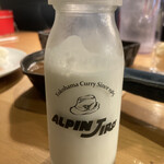 アルペンジロー - サラダ&ラッシーセット+600円のラッシー、人生で飲んだラッシーの中で一番美味しかった。