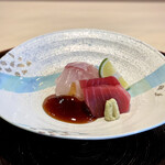 赤坂 渡なべ - ハタと本鮪のお造りを醤油のジュレ