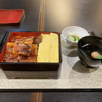 炭焼きうなぎ・かしわ 登河 - 中黄金鰻重