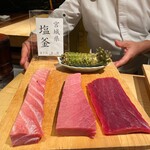 初音鮨 - 切り分けた鮪