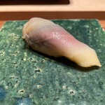 初音鮨 - コハダ(塩)