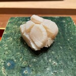 初音鮨 - 帆立(塩・カボス)