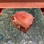 初音鮨 - 真カジキの生ハム仕立て(煮切り・中に粒黒胡椒)