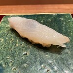 初音鮨 - 真子ガレイ(塩)