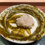 初音鮨 - 鮑の肝にシャリIN