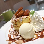 レインボーパンケーキ  西武池袋店 - 焼きりんごとキャラメル