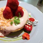 レインボーパンケーキ  西武池袋店 - マカダミアナッツいちごのパンケーキ