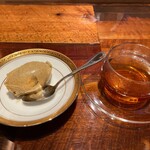 初音鮨 - 丹波黒豆きなこ和えアイスとほうじ茶