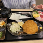 とっと めしや - 2021年7月。海鮮ばらちらし980円＋アジフライ400円。