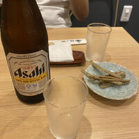 福乃城 - 鰻の骨をアテにビールを頂きながら鰻を待つ時間