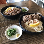 Kamakiri - 肉ぶっかけ冷小　600円（税込）　※それが2個並ぶ図