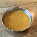 南インド料理 レジナ - ちょっとスパイシーなシチューみたいな感じで旨い！(チキンカレーのグレービー）