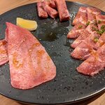 焼肉 牛猿 - タン盛り合わせ1