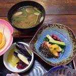 Nishinyashiki Oota - みそ汁、小鉢