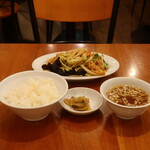 マサルヤ飯店 - 肉野菜炒め定食