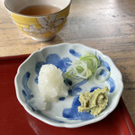 Shimosaka - 大盛り用の薬味　細かくおろされたワサビが美味しい
      大根は使わないです