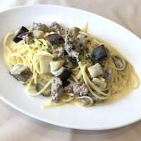 グラナータ TBS店 - ソーセージと茄子のクリームソースパスタ