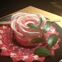 華蓮 博多店 - 黒豚しゃぶしゃぶ三人前。
                肉が重なっていてけっこうなボリューム♪